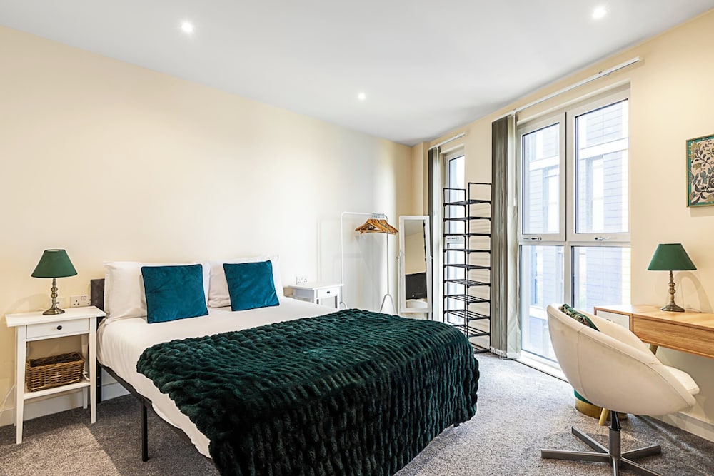 Vibrant London Canal Apartment