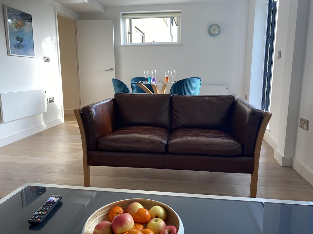 CH Apt 7 2bed in Bath view 3