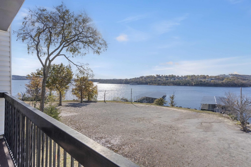 Lakescape at The Getaways