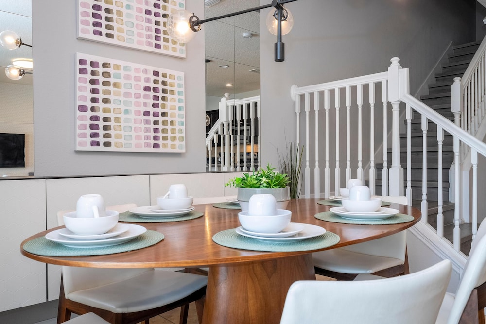 8822 GC - Fabulous 5BR Townhome: Pet Friendly
