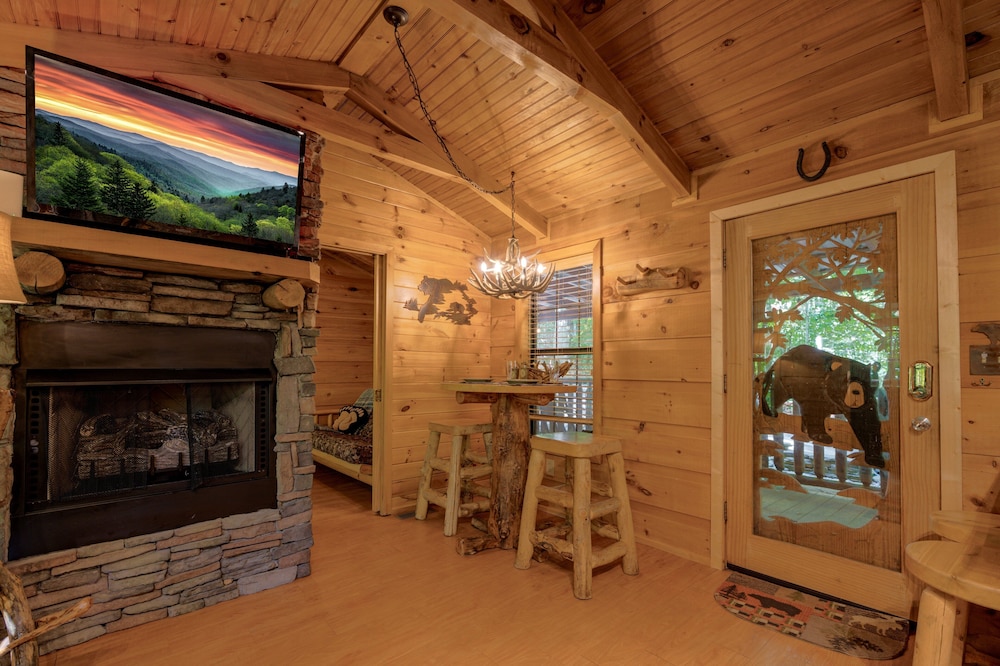 Cozy Bear 1 Bedroom Cabin