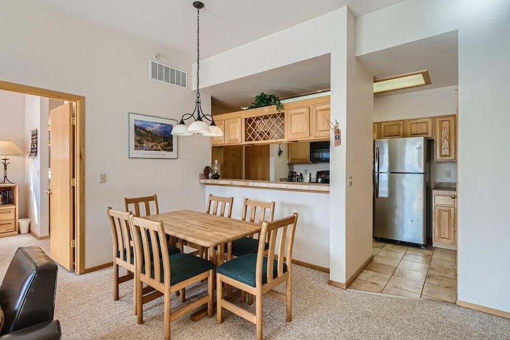 Lake Forest 201f 2 Bedroom Condo by RedAwning