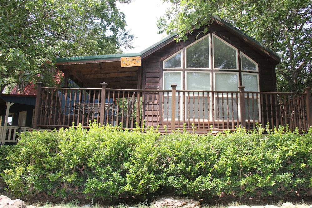 Mendelbaum Winery Guest Cabins
