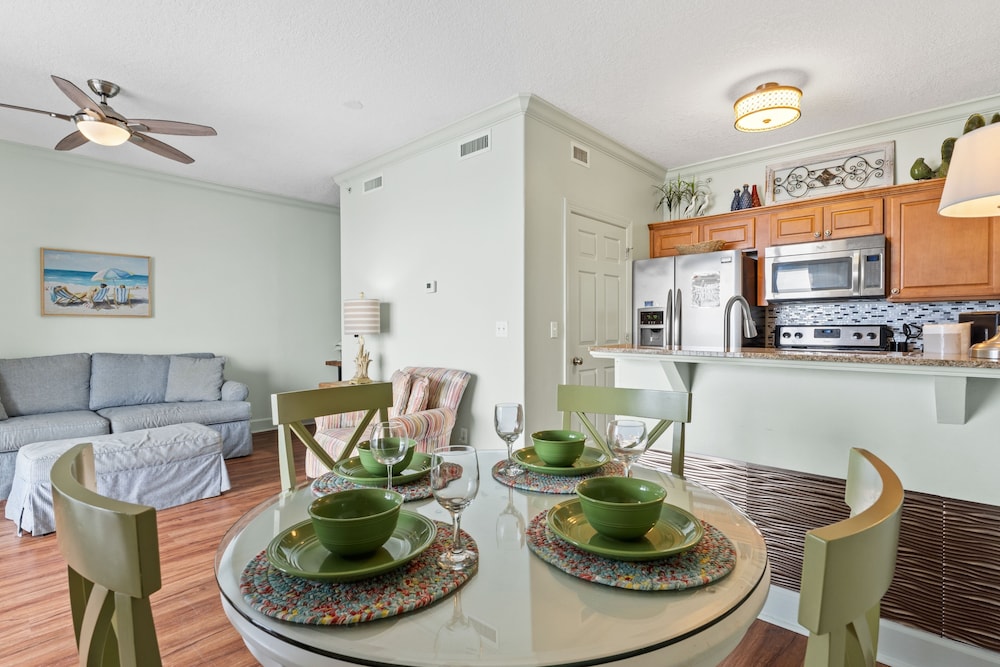 Twin Palms by Book That Condo