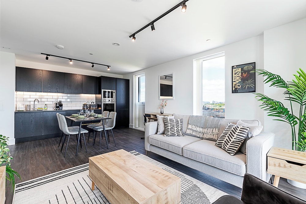 Sleek and Stylish 9th Floor Apartment