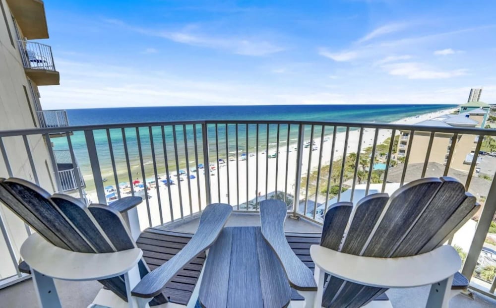 Sapphire Shores - Beachfront With Chair Setup