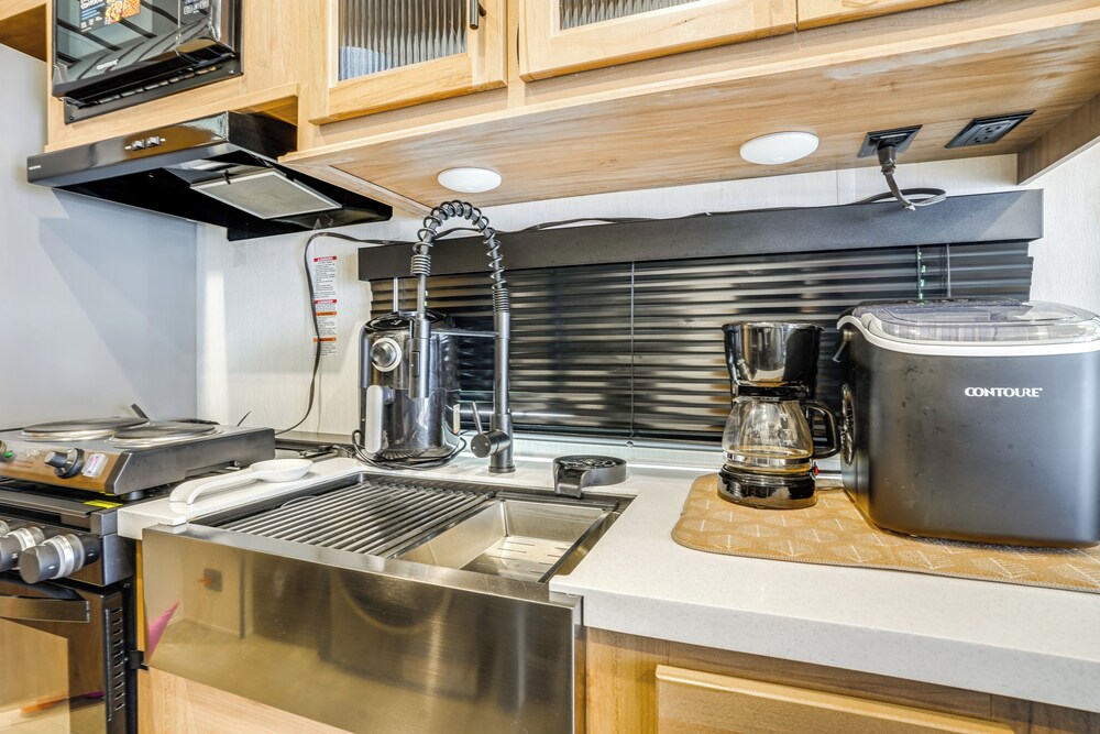 10 Mi to Leesylvania & River: Sleek Mobile Home