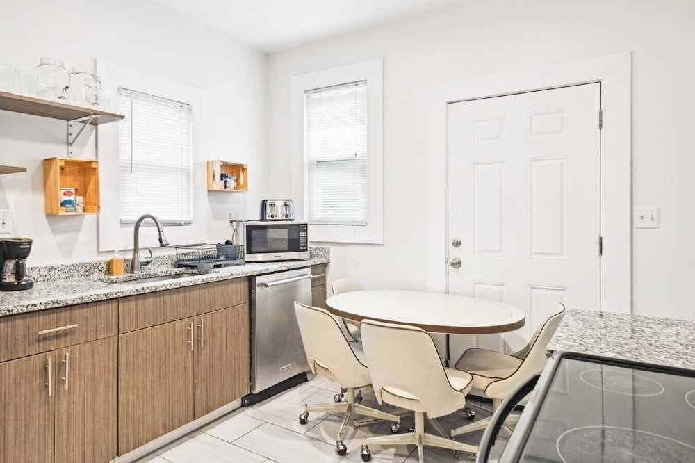 Spacious 4BR Getaway: Perfect for Family & Friends