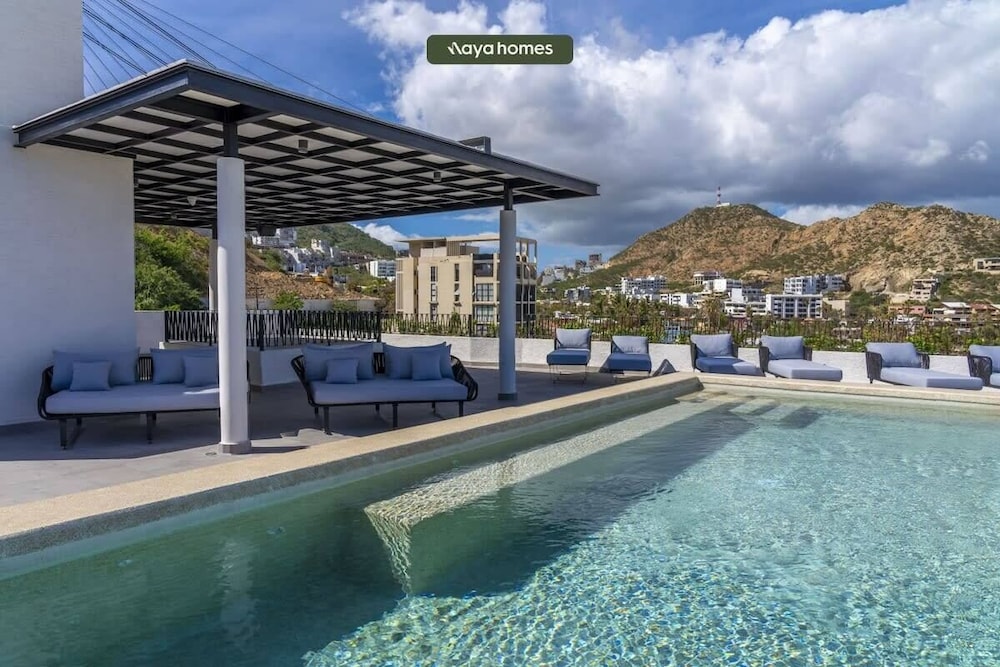 New 1BR Condo in Marina - Rooftop Pool - King Bed