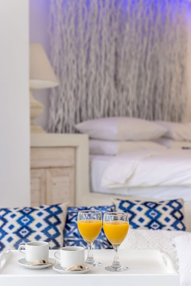 Kouros Home Hotel