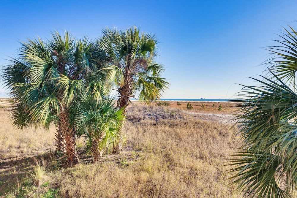 Dauphin Island Condo: Beach & Hot Tub Access!