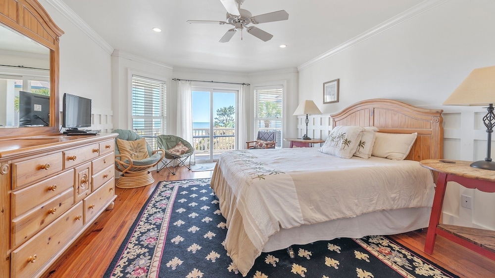 Pawleys Island Vacations - Out Of This World Beachfront Home 6 Bedroom Home by RedAwning - Property Image 4
