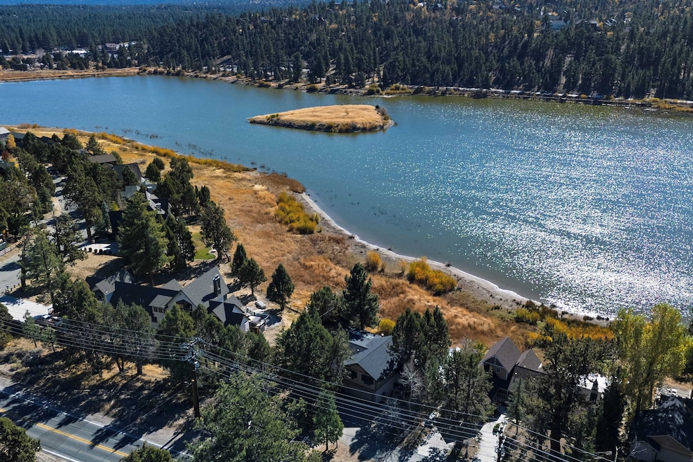 Viewtopia by Avantstay Lakefront Views + Hot Tub