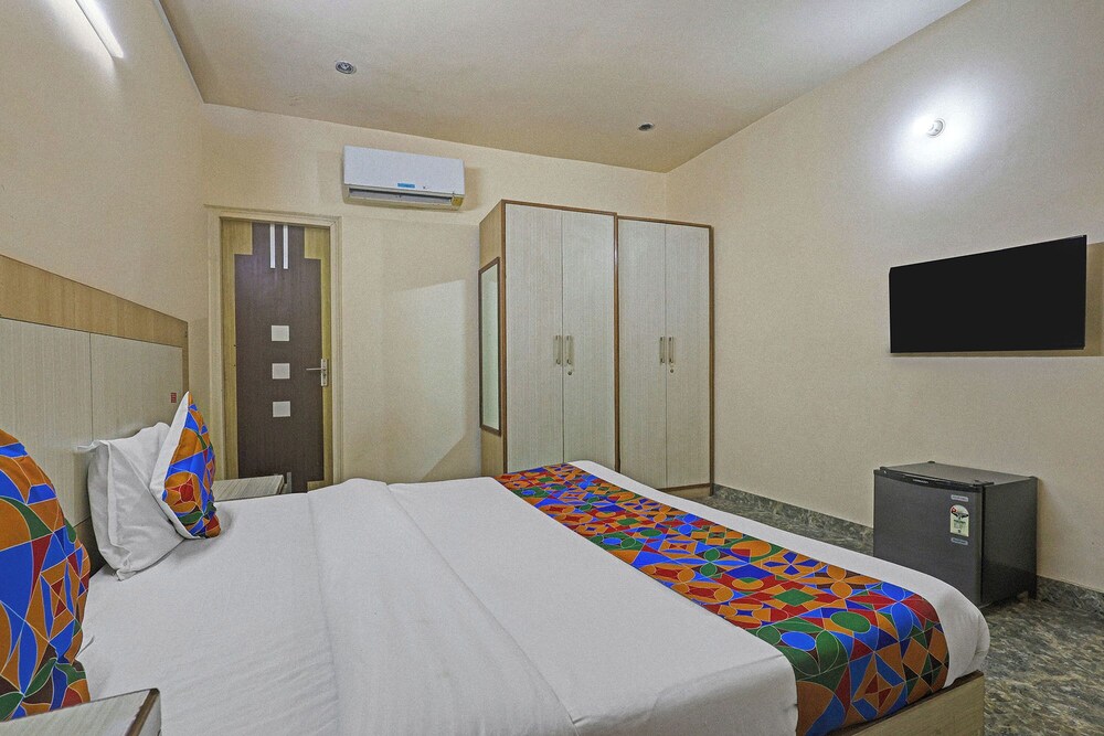 Fabhotel Crown Inn I