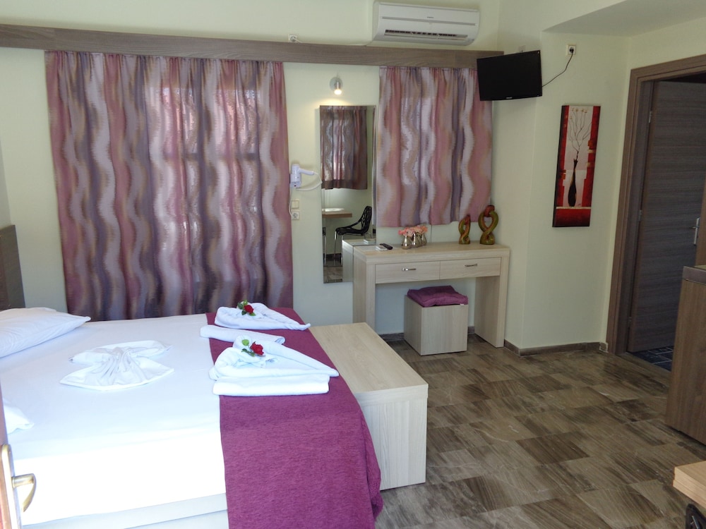 Niki Studios Sea-Front photo 3