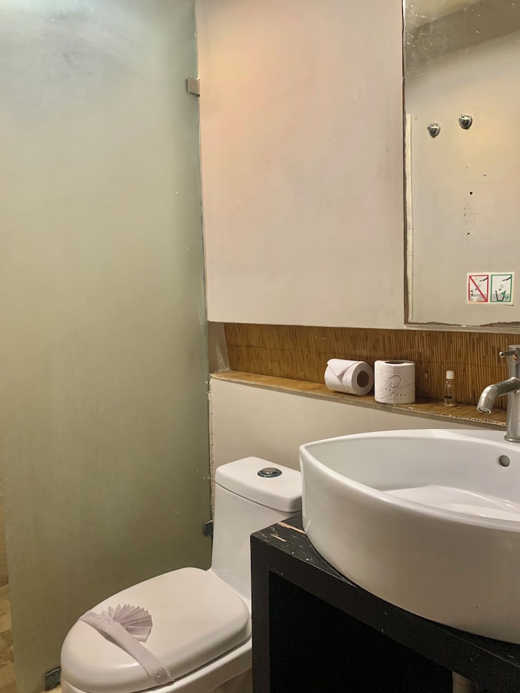 5th Avenue Room By BLVD