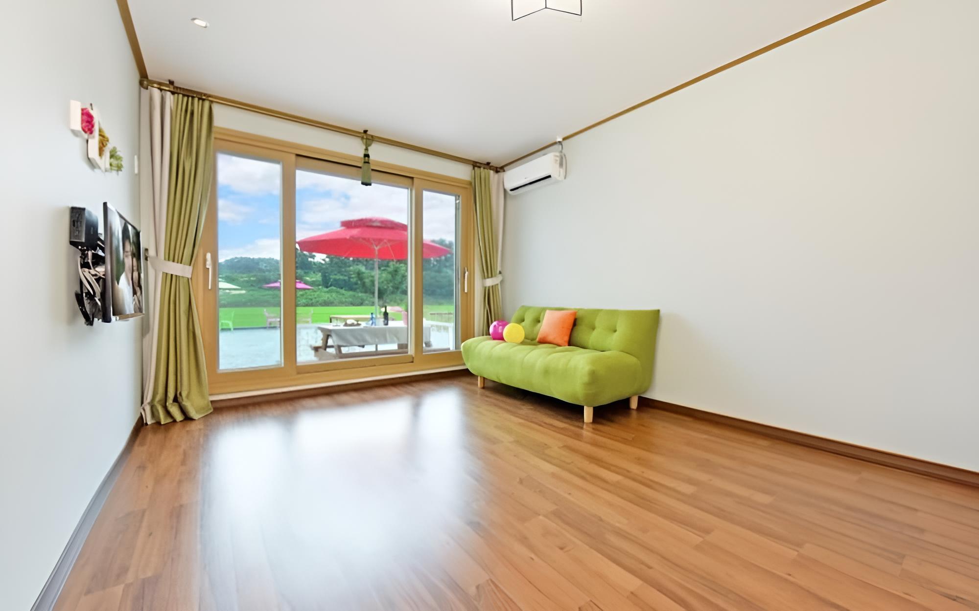 Taean Mongsanpo Solmorae Pension view 2