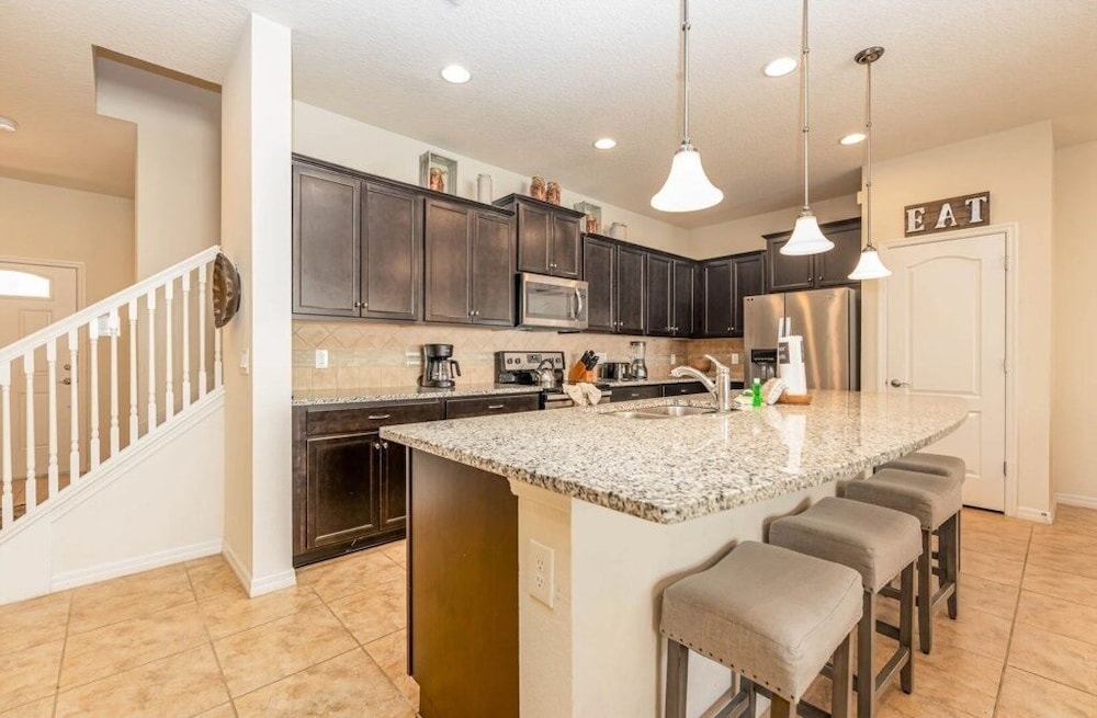 Magical Getaway Near Disney Private Pool + Resort Access, Bbq Grill! 4 Bedroom Townhouse