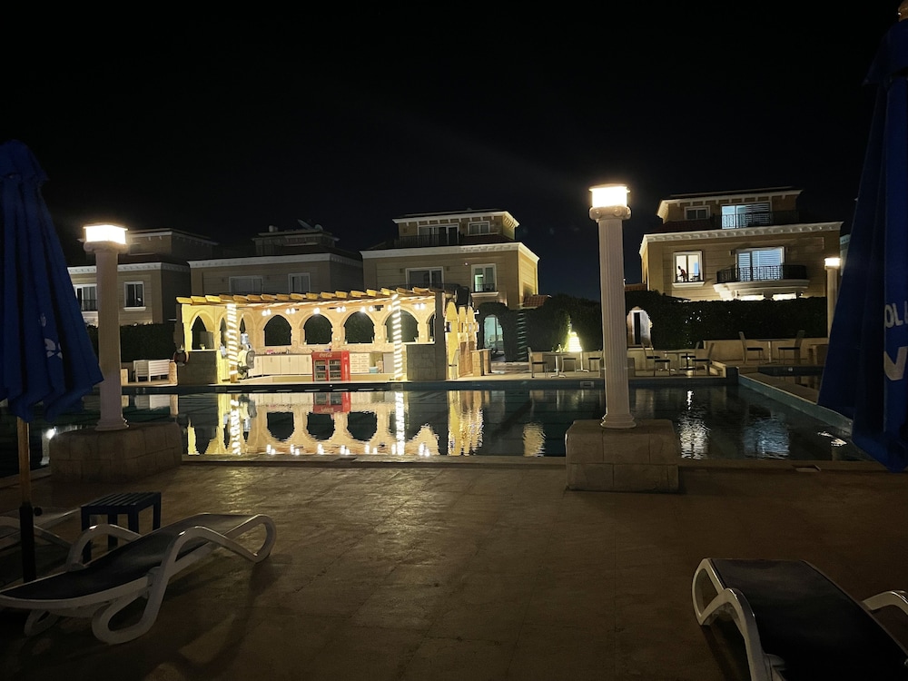 Beautiful 1-bed Apartment view 5