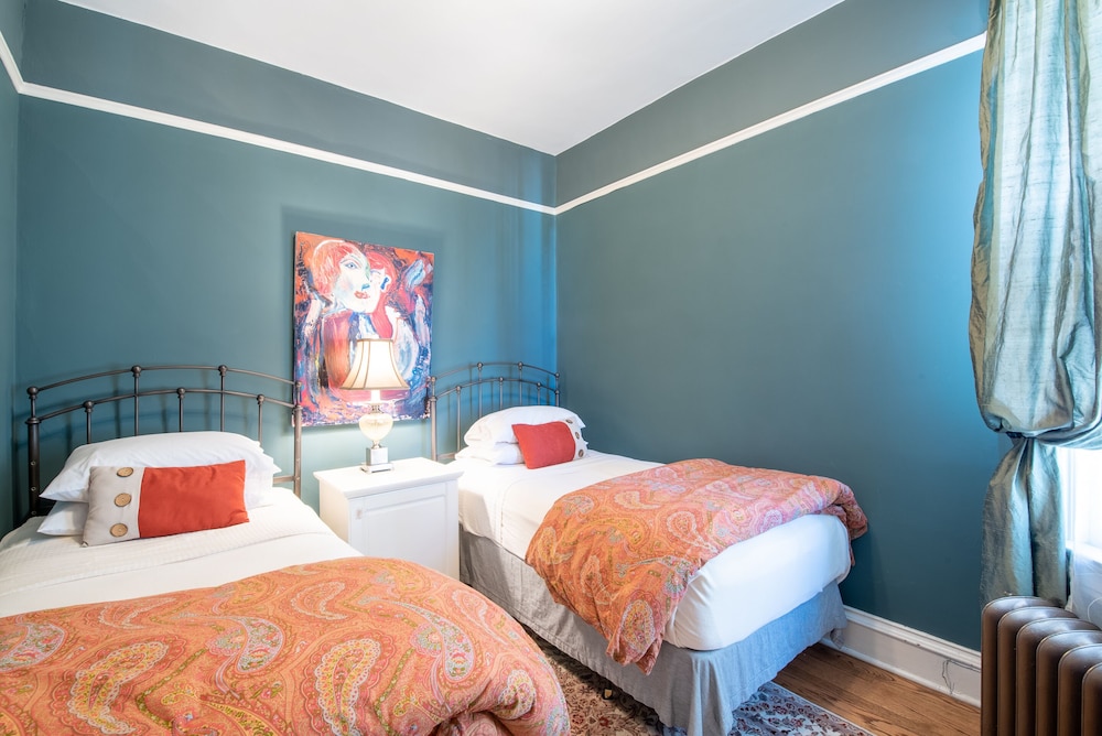 Chicago Guest House on Newport Avenue - Image 3