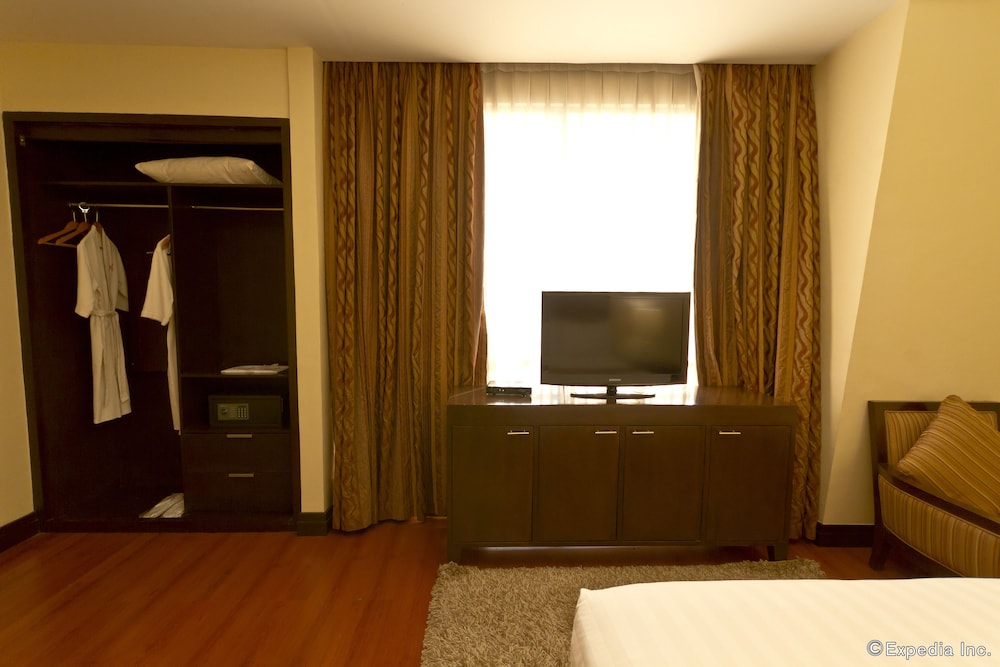 Cebu Vacations - Crown Regency Hotel and Towers - Property Image 11