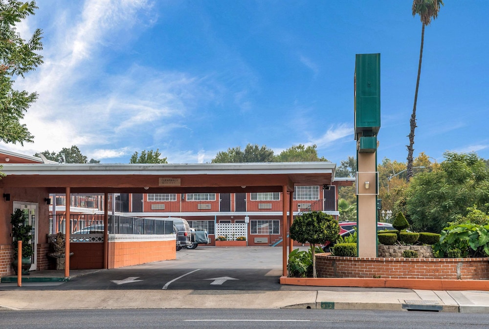 Modesto Vacations - Rodeway Inn - Property Image 13
