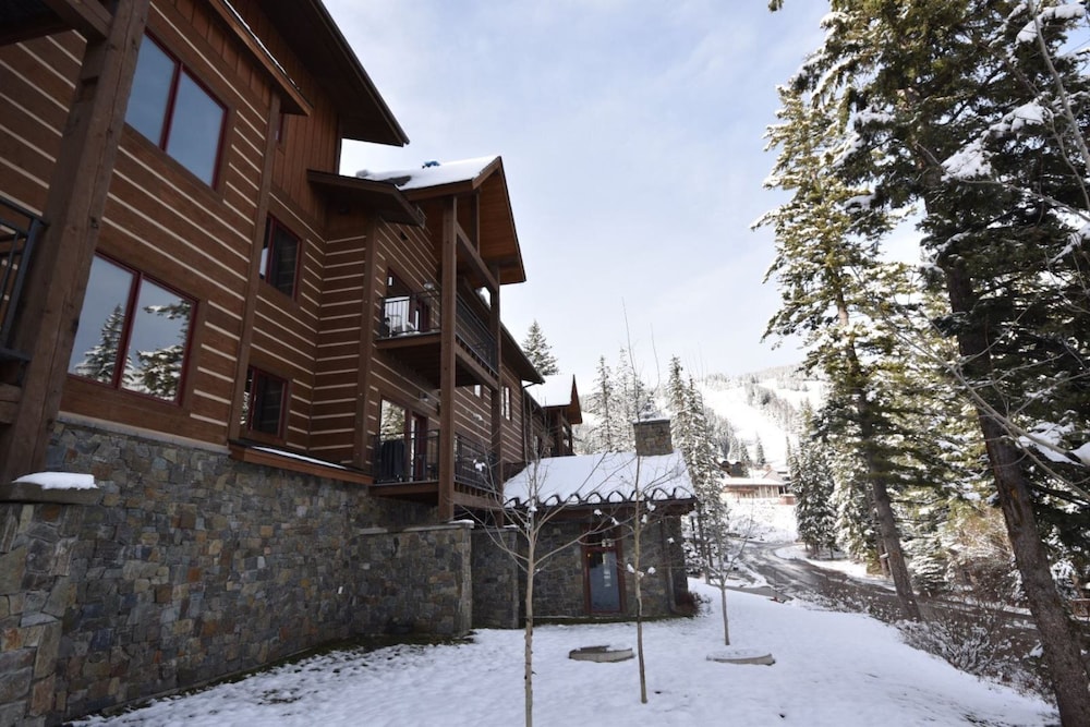 The Pines 3 Bedroom Condo view 5