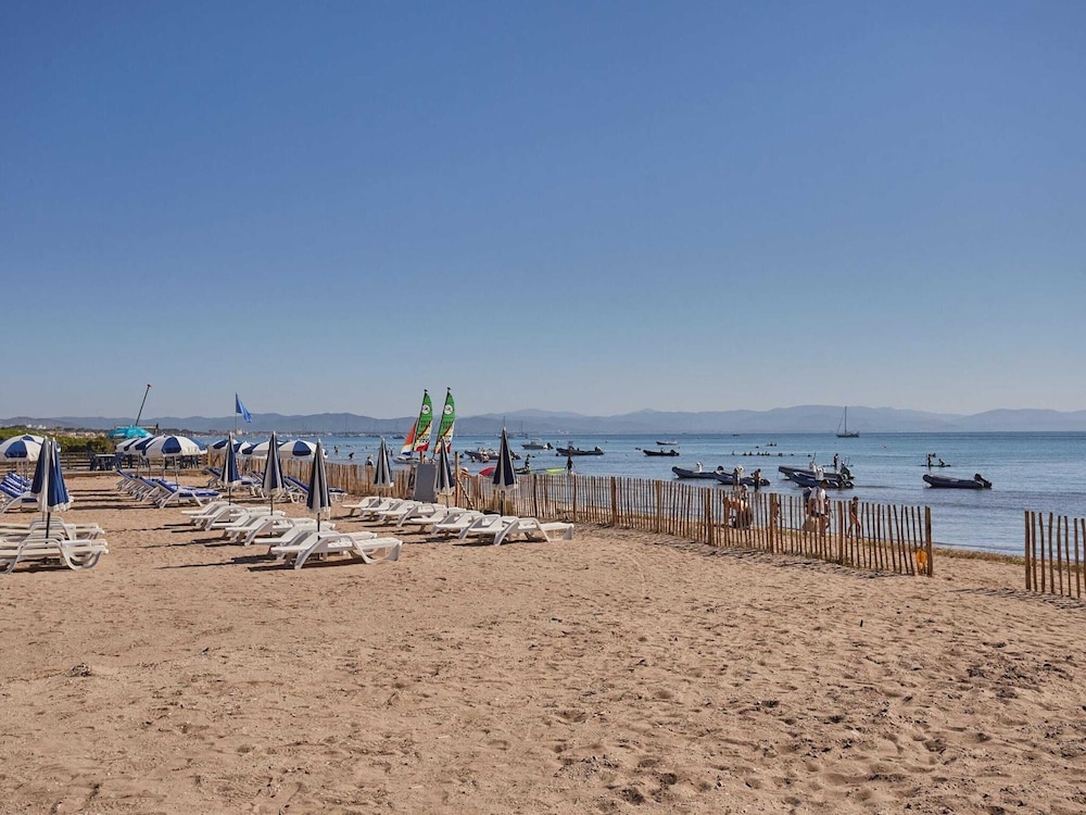 Apartment in Giens With Pool & Beach Access