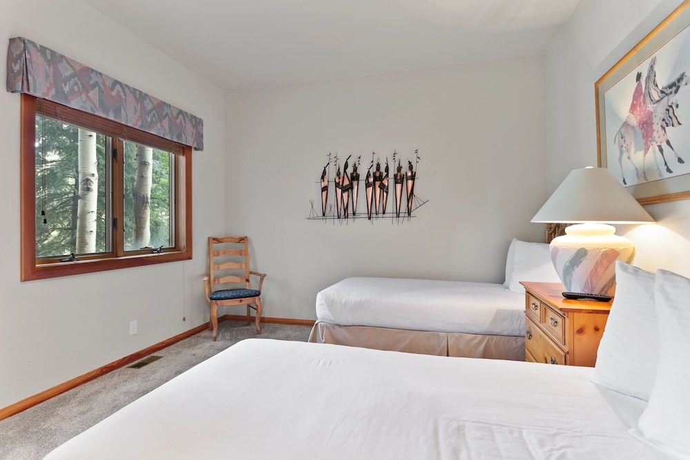 Queen Esther Drive Home at Deer Valley Resort - 4 Bedroom Home with Hot Tub #2436 4 Condo