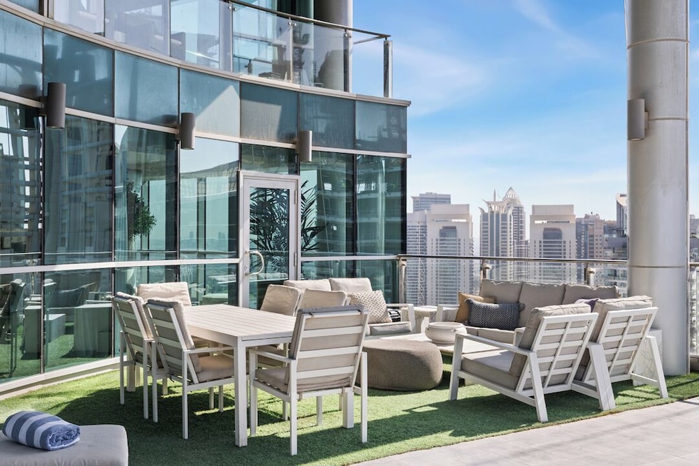Penthouse Private Pool and Yacht Views
