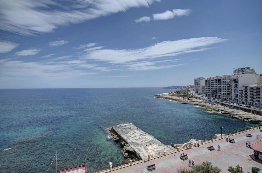 Hotel Sliema Chalet Hotel - Image 1