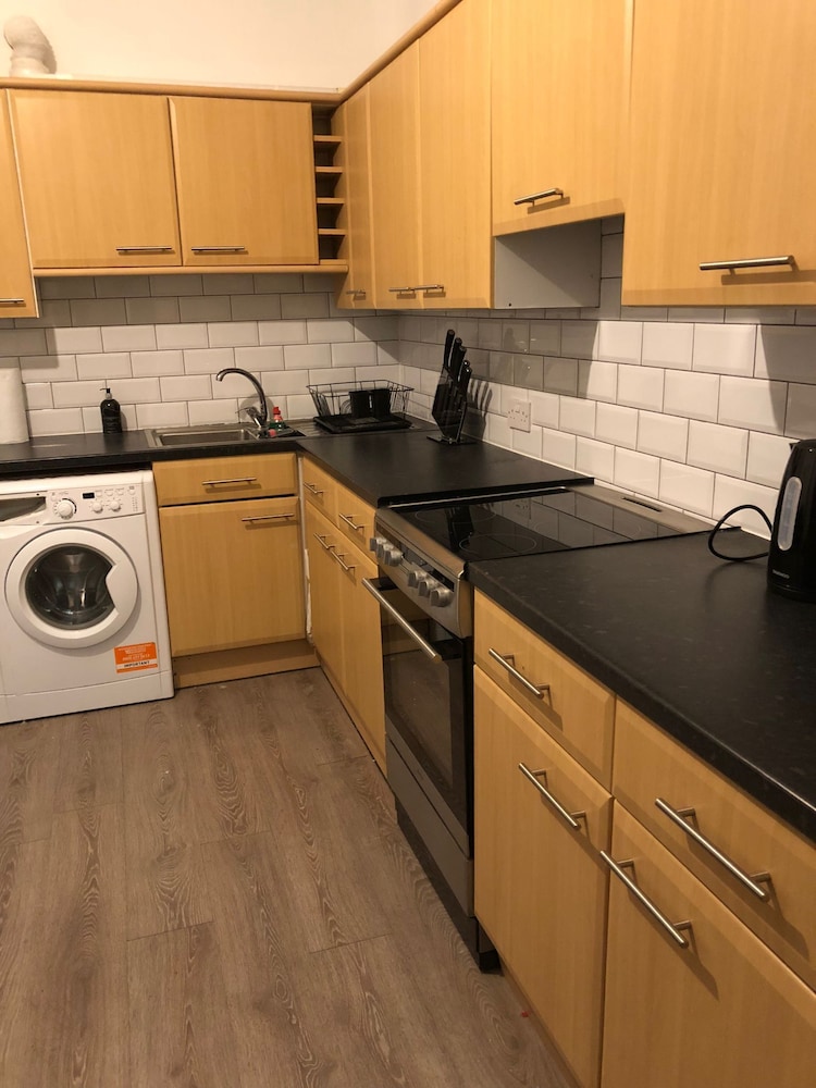 3-bed Apartment Roof Terrace Near Cardiff Centre view 2