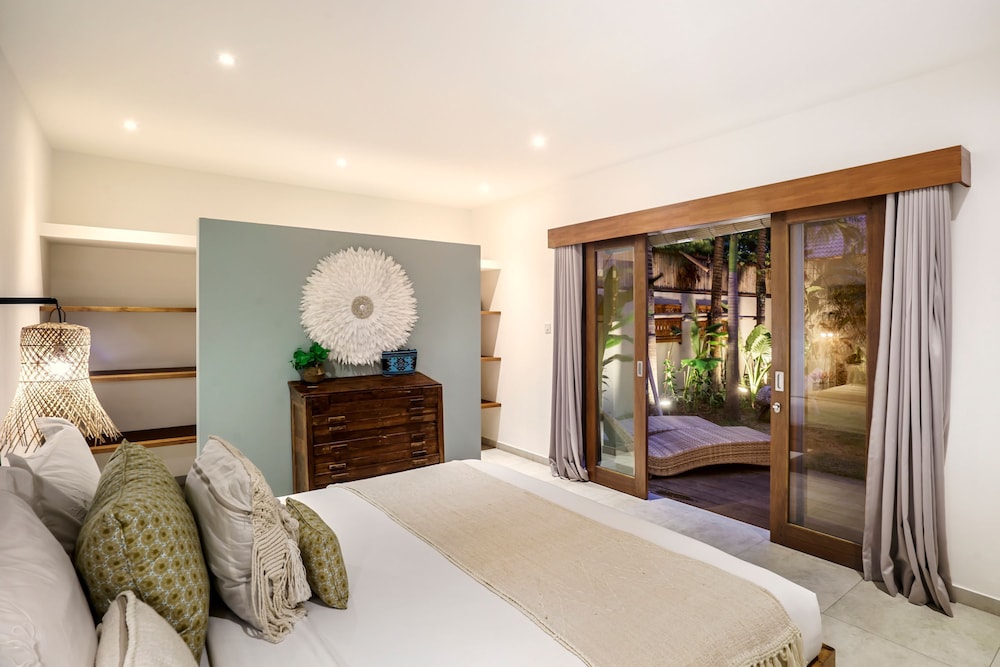 Villa Nabi by Alfred in Bali - New Family 5BR Villa Next to Seminyak Beach