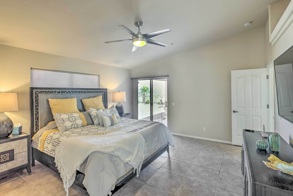 2 Mi to London Bridge: Lake Havasu Getaway view 3