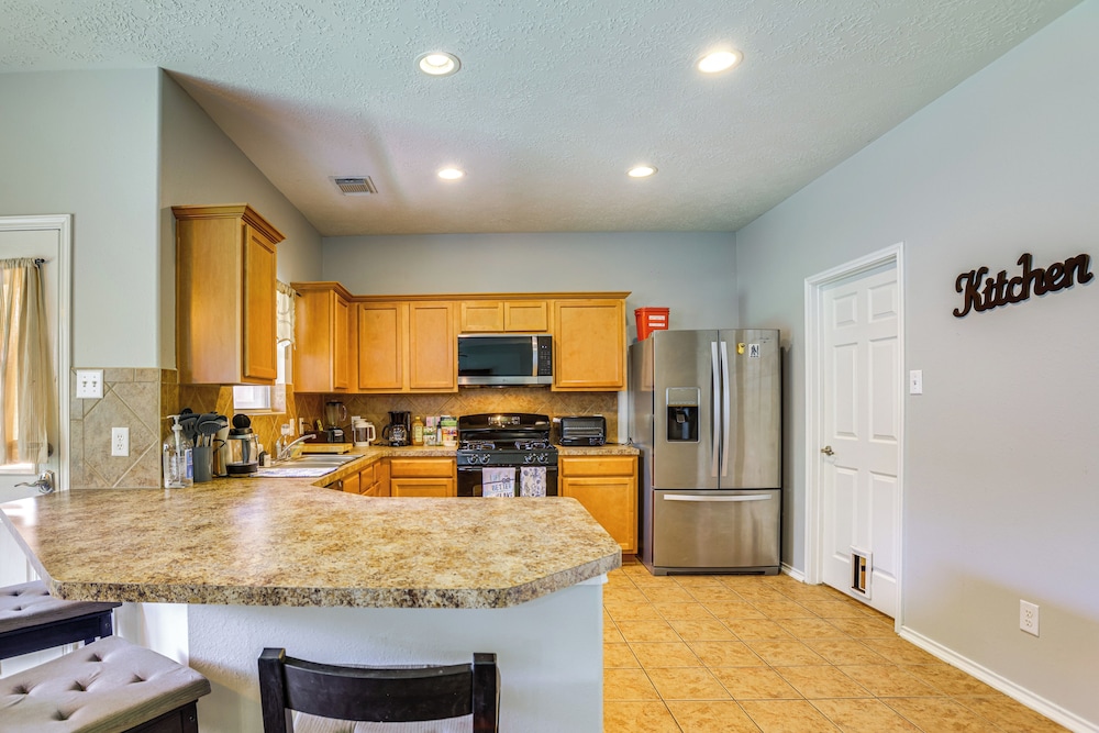 Fish & Hike: Pet-friendly Humble Home w/ Yard
