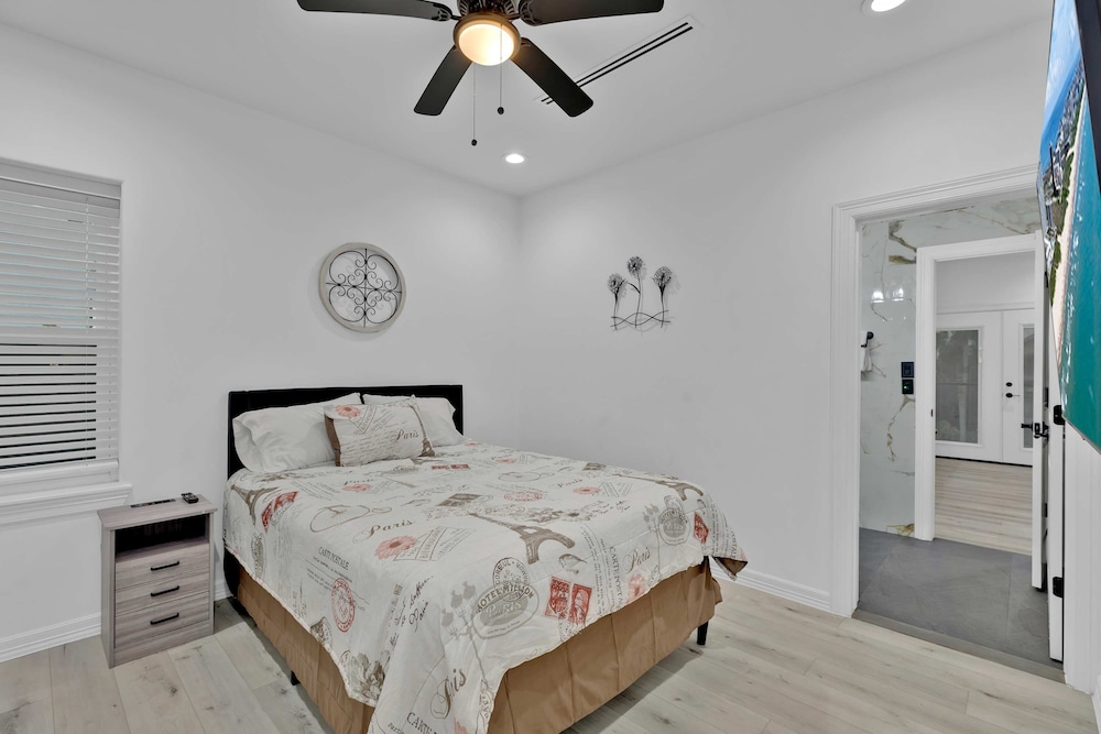 Immaculate Townhouse w Pool Balcony South Padre