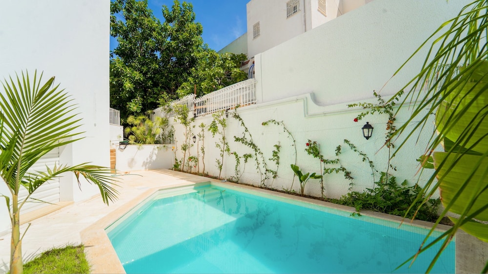 Villa Malaga Luxury for 10 in Central Marsa