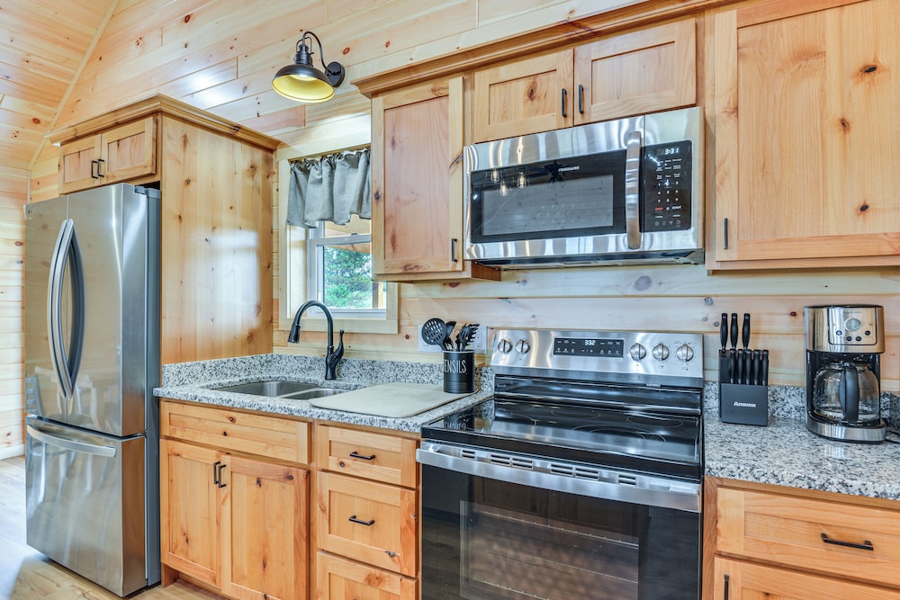 3 Mi to St Lawrence River: Spacious Ranch Home