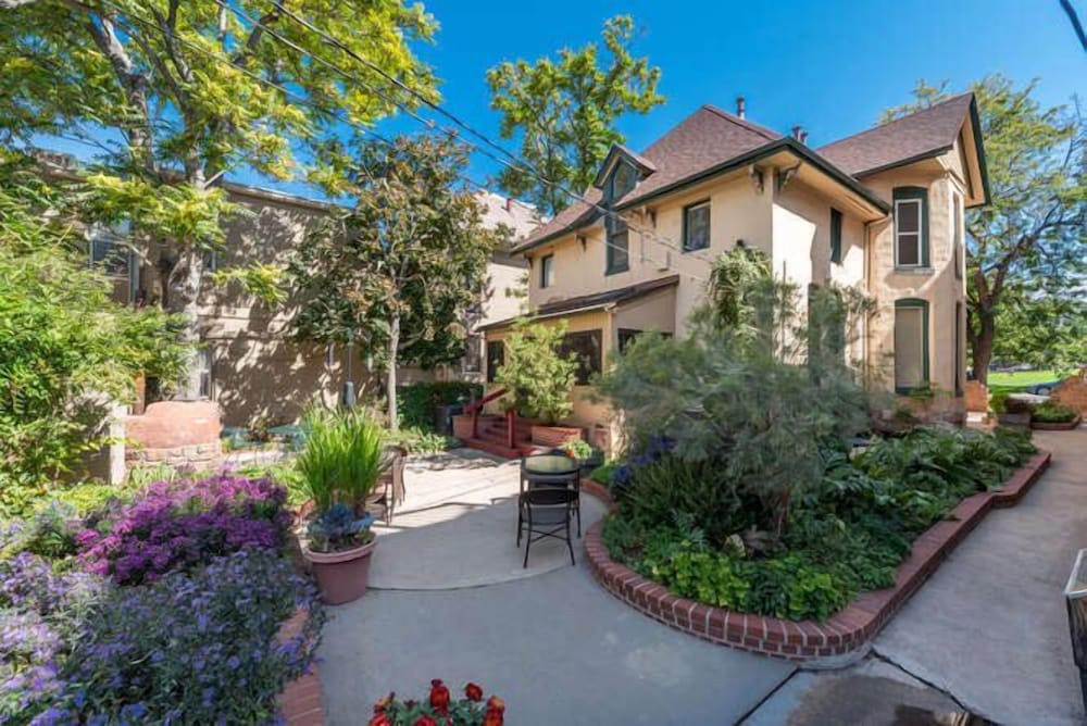 Hotel Queen Anne Bed And Breakfast - Image 1