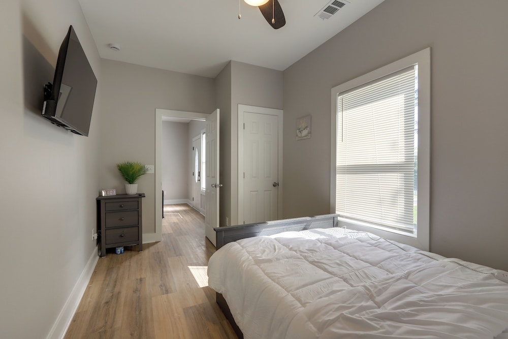 Pet-friendly ATL Hub - 9 Mi to Downtown