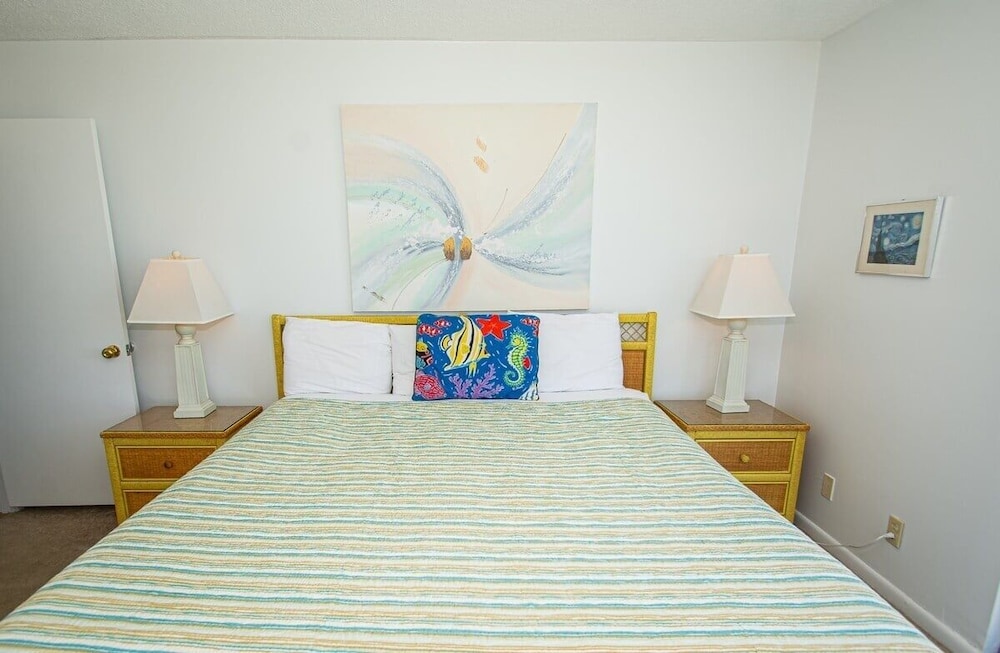 Sea Castle 8g 3 Bedroom Condo