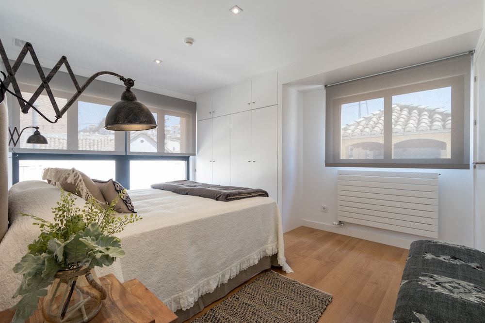 Chezmoihomes Plaza Nueva Premium