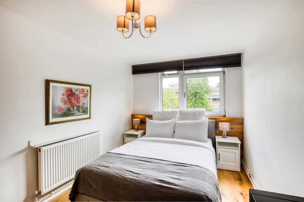 Homely 4 Bedroom House in Brixton