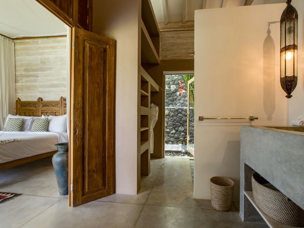 Mannao Estate by Villa Finder