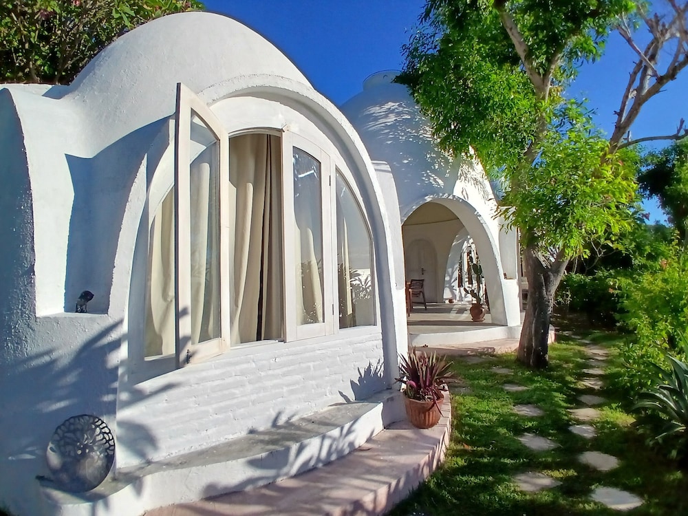 Mentigibay Dome Villa Lombok