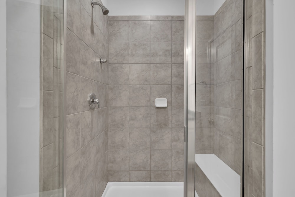 King 4BR Townhouse to Downtown Durham