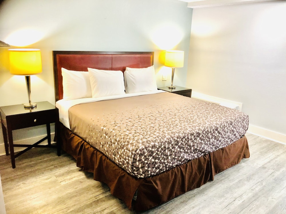 Montgomery Vacations - Montgomery Inn  Suites - Property Image 5