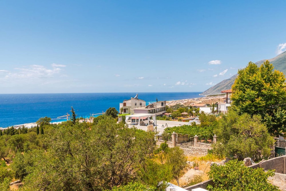 Villa Belle Azure in Gjilek