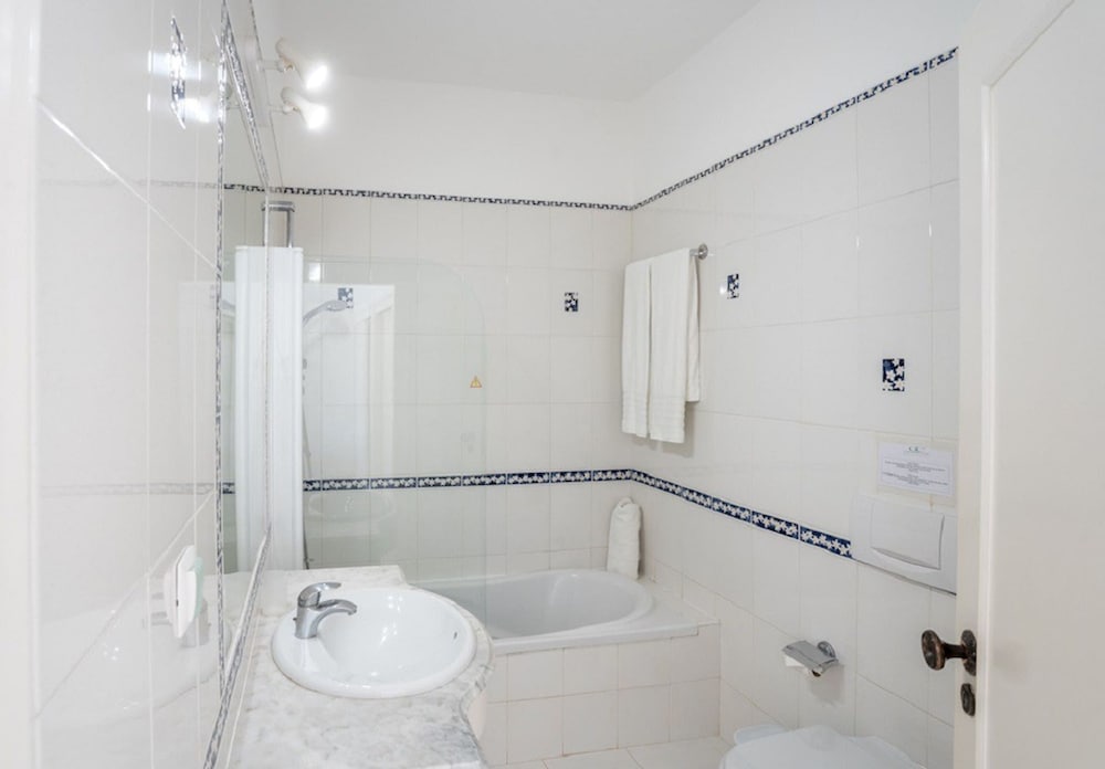 7 Club Atl Ntico Fabulous Five Bedroom Villa WI