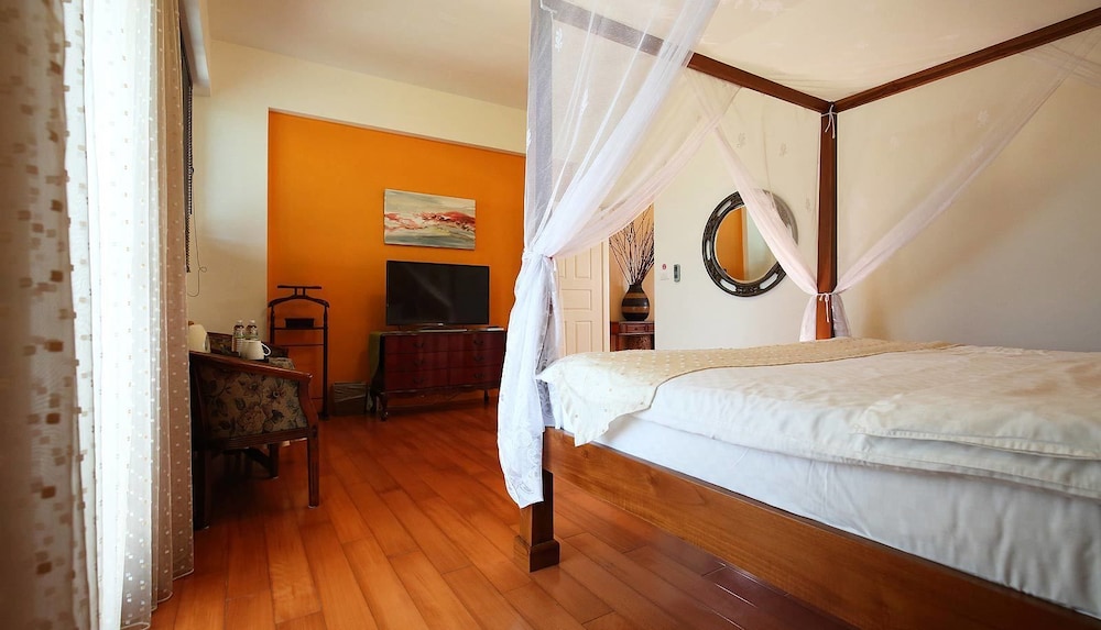 Pine Sea and Flower Hostel
